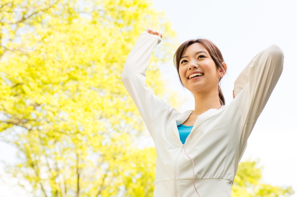 運動する女性